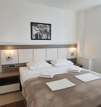 Apartments Lofiel Novalja Extérieur photo
